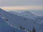 Frontaufzug aus W mit heftigen Schneefahnen in den Lechtaler Alpen.