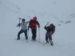 Wer glaubt an solchen Tagen allein zu sein....trifft plötzlich in der oberen Dullwitz zwei Tschechische Alpinisten. Ohne Schneeschuhe. Und ohne Schi. Aber dafür bestens gelaunt!