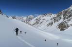Aufstieg zum Granovskovo Pass. Im Hintergrund der Elbrus