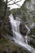 Wasserfall gleich zu Beginn des Aufstiegs