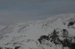 Abgeblasenen Hochflächen vs starke Schneemächtigkeiten im Tal