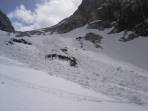 zahlreiche abgegangene Schneerutsche in den Steilstufen