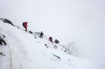 Wind und dichter Schneefall machen den Abstieg nicht einfacher